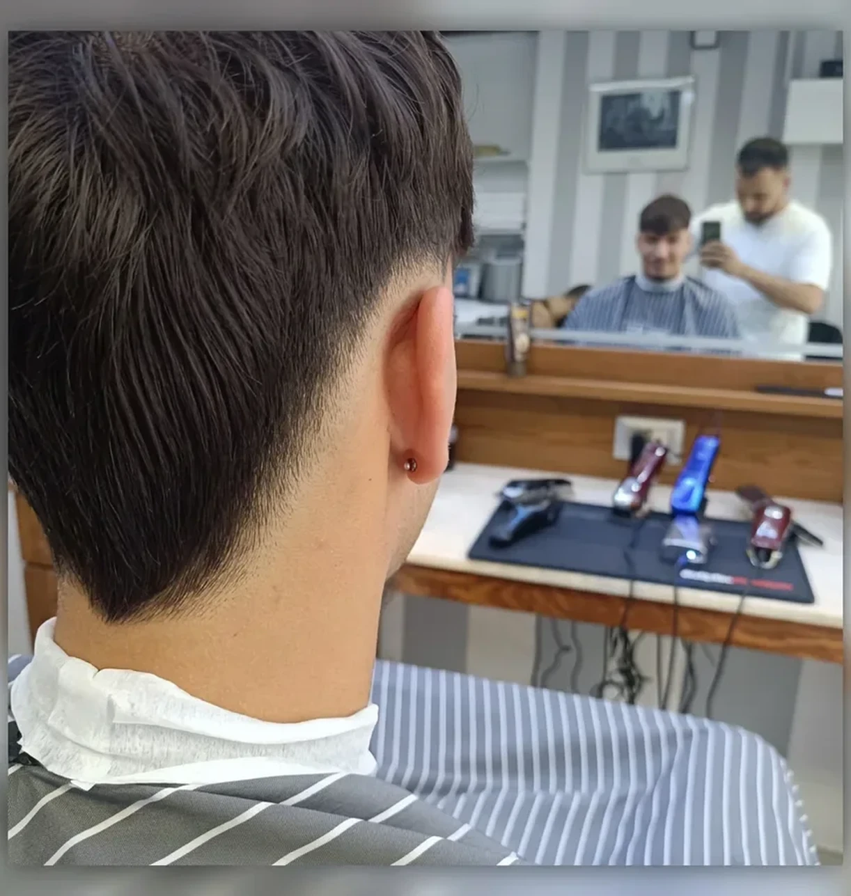 Rifinitura della barba di precisione eseguita al Barber Shop Anass
